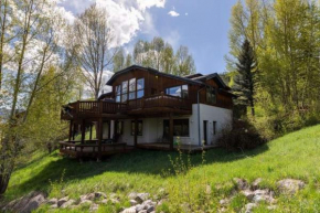 Home with Private Hot Tub & Great Mountain Views Vail